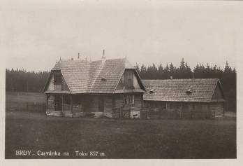 Do Strašic se přesunula z Brdských vrchů i hájovna Carvánka. Do Strašic se přesunula z Brdských vrchů i hájovna Carvánka.