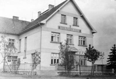 Hotel Tlustý v druhé polovině čtyřicátých let minulého století Hotel Tlustý v druhé polovině čtyřicátých let minulého století